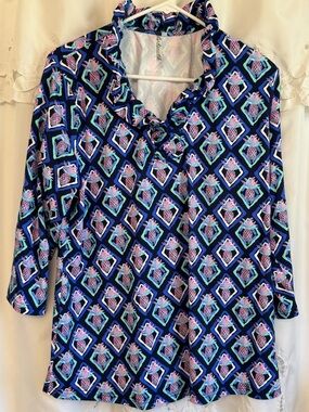 Lulu-b Women’s ruffle neck pineapple print top